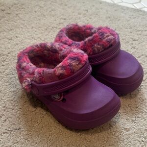 Crocs Fuzzy/ Cozy inside